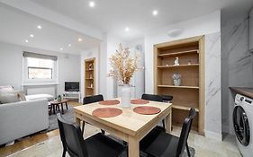 3 Bedroom House In Notting Hill